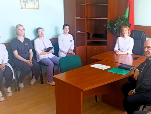 В Зельвенской ЦРБ состоялась встреча молодых специалистов с председателем областного профсоюза здравоохранения Владиславом Голяком