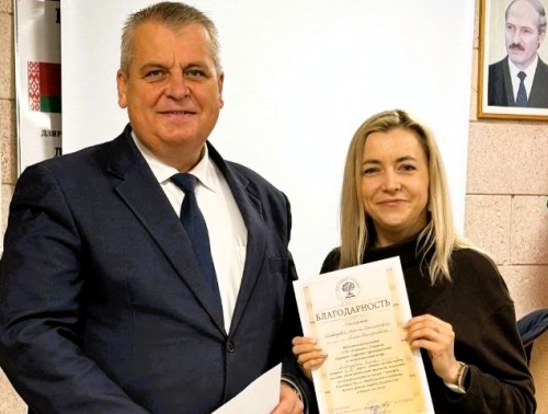 Работникам Сморгонской ЦРБ вручили благодарности за воспитание детей