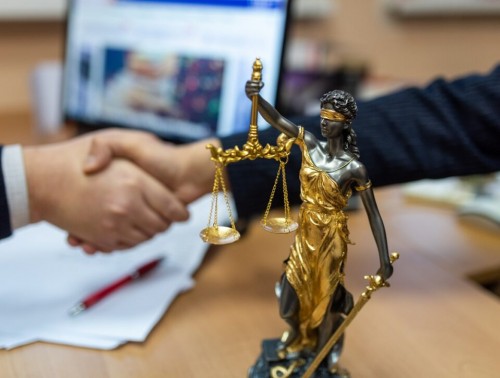 МОЖЕТ ЛИ НАНИМАТЕЛЬ ЛИШИТЬ ЗАРПЛАТЫ ИЗ-ЗА ПРОГУЛА? ОТВЕЧАЕТ ПРОФСОЮЗНЫЙ ЮРИСТ