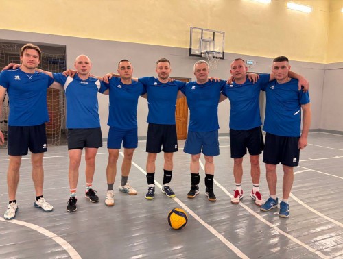 Команда Новогрудской ЦРБ уверенно держит лидерство в районном турнире по волейболу