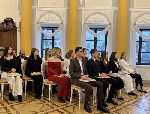 ПОСВЯЩЕНИЕ В ПРОФЕССИЮ МОЛОДЫХ СПЕЦИАЛИСТОВ ГРОДНЕНСКОЙ УНИВЕРСИТЕТСКОЙ КЛИНИКИ ПРОШЛО В ИСТОРИЧЕСКОМ МЕСТЕ