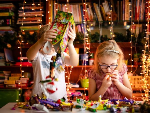 НА ЧТО ОБРАТИТЬ ВНИМАНИЕ ПРИ ВЫБОРЕ СЛАДКОГО НОВОГОДНЕГО ПОДАРКА ДЛЯ РЕБЕНКА?  