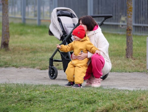 ИЗМЕНИТСЯ ЛИ РАЗМЕР ПОСОБИЯ ПО УХОДУ ЗА ВТОРЫМ РЕБЕНКОМ, КОТОРОМУ ЕЩЕ НЕТ 3 ЛЕТ, ЕСЛИ СТАРШЕМУ ИСПОЛНИЛОСЬ 18? 