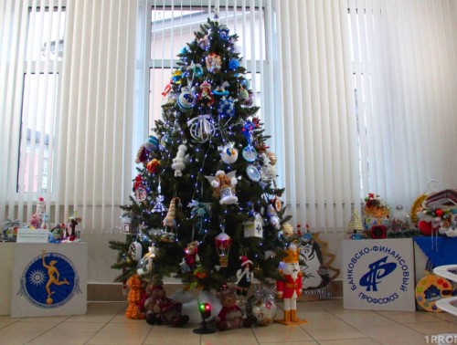 ДРУГИХ ТАКИХ ТОЧНО НЕТ! ПОСМОТРИТЕ, КАК НАРЯДИЛИ ЕЛКИ В ГРОДНЕНСКОМ ДОМЕ ПРОФСОЮЗОВ  