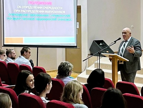 Глава областного профсоюза медиков встретился с учащимися выпускных курсов Гродненского медколледжа