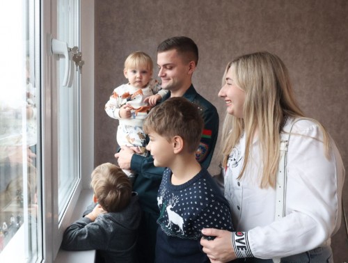 СЕМЕЙНЫЙ КАПИТАЛ ДЛЯ МНОГОДЕТНЫХ БЕЛОРУСОВ УВЕЛИЧИЛСЯ В 2026 ГОДУ. КУДА ОБРАЩАТЬСЯ ЗА ЕГО НАЗНАЧЕНИЕМ  