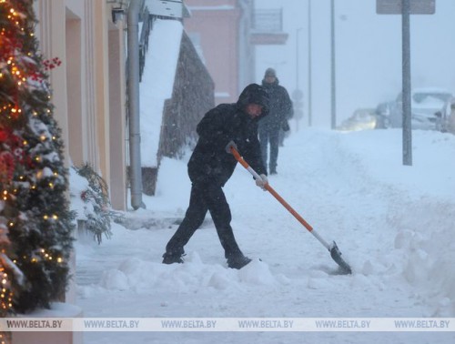 ПРОФСОЮЗЫ ПРОДОЛЖАЮТ ОКАЗЫВАТЬ ПОДДЕРЖКУ РАБОТНИКАМ, ЗАНЯТЫМ НА УБОРКЕ СНЕГА 
