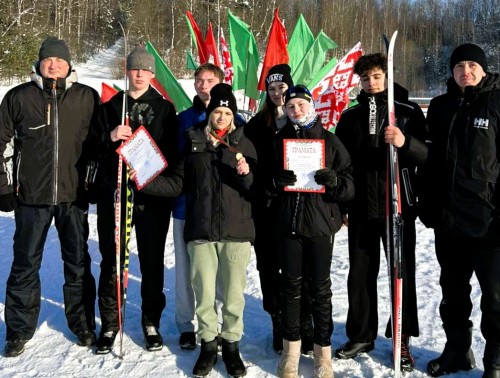 Настоящий фурор произвели учащиеся Слонимского медколледжа на областной лыжне в Новогрудке
