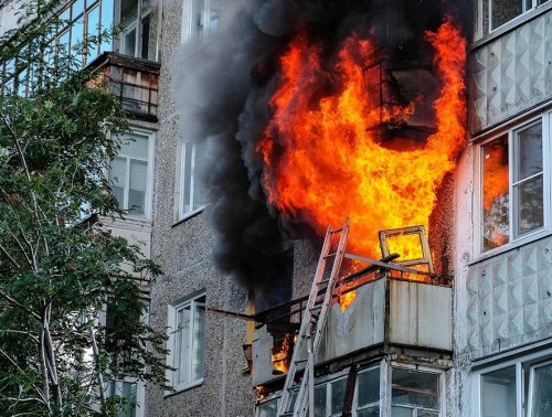 Огонь забрал имущество, но не надежду: в Гродненской области профсоюз протянул руку помощи работнику больницы