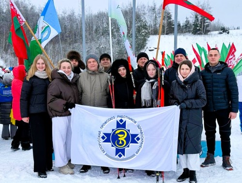 Медики Новогрудской ЦРБ прошли километровую дистанцию на «Принеманской лыжне»
