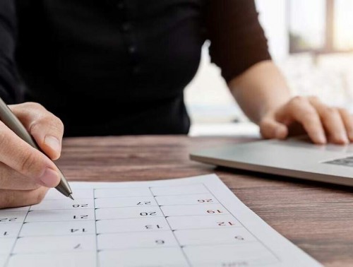 Сокращенные рабочие дни в 2026: когда белорусы уйдут с работы пораньше