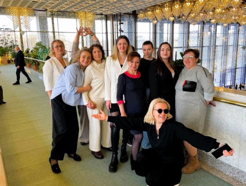 Профком Новогрудской ЦРБ организовал для женщин королевский сюрприз: поездку в Минск и вечер в обществе Академического ансамбля песни и танца Вооруженных сил Республики Беларусь