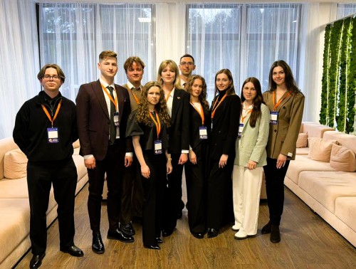 Десять делегатов от Гродненской области продолжают работу на площадках молодежного форума работников здравоохранения в Логойске