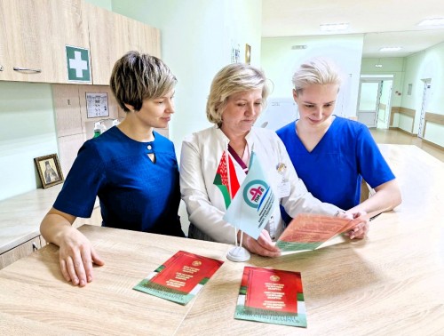 Сотрудники гродненской больницы скорой помощи углубили знания о Конституции благодаря инициативе коллег