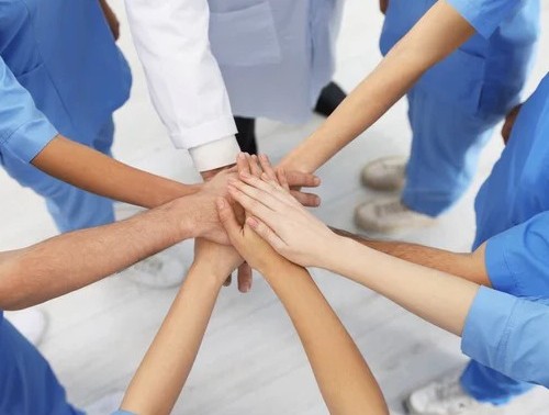 В Гродно областной профсоюз здравоохранения оказал материальную поддержку двум медработникам, вышедшим на инвалидность