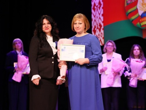 Медсестра детской поликлиники Слонимской ЦРБ Оксана Нейн – лауреат районного этапа республиканского конкурса «Женщина года» 