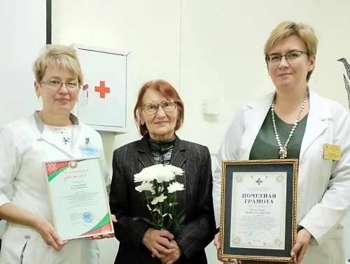 В Гродно педиатр с 62-летним членским стажем в профсоюзе здравоохранения удостоена профсоюзной награды