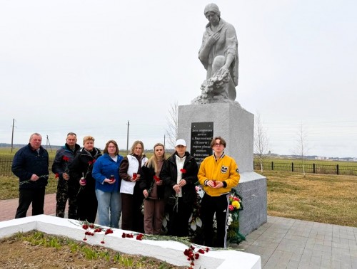 Сотрудники Гродненского ОКЦ «Психиатрия-наркология» почтили память жертв сожженной деревни Пузовичи
