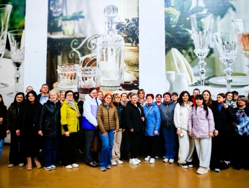 Медики гродненской БСМП увидели, как выдувают неманский хрусталь, и побывали в Мирском замке