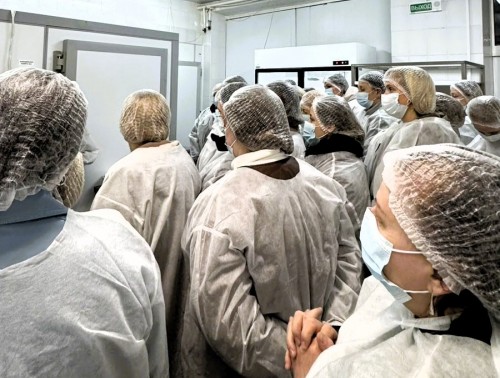 Гродненские фармацевты изучили крафтовое сыроделие на небольшой сыроварне под Молодечно 