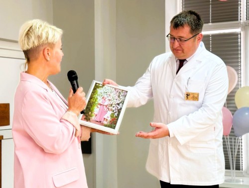 Сакура, подаренная участницами женского профсоюзного форума, зацвела у стен Гродненской областной детской клинической больницы