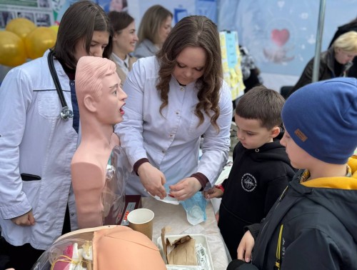 В Гродно на Первомайском празднике развернулся целый медицинский городок