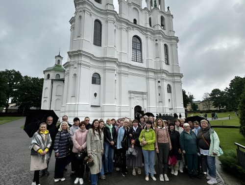 Сотрудники Гродненского медуниверситета преодолели семь часов на автобусе ради встречи с величественным Софийским собором в Полоцке