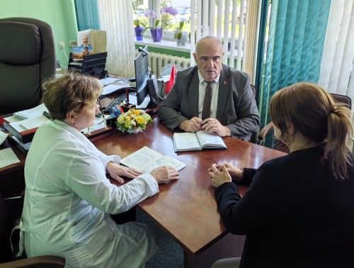 О зарплатах и жилье спросили напрямую: в 6-й поликлинике Гродно прошла общественная приемная главы профсоюза здравоохранения Гродненщины
